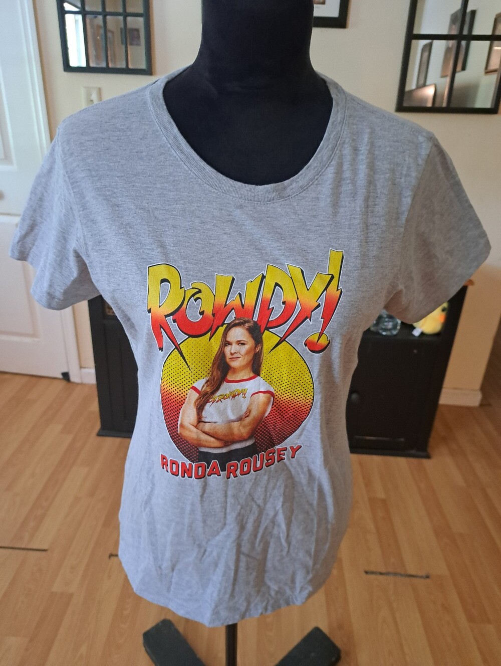 New Medium Rowdy Ronda Rousey Grey Short Sleeve Crew Neck Pullover Tee Tshirt